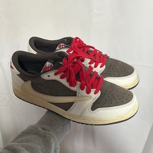Travis Scott air Jordan 1 reverse mocha